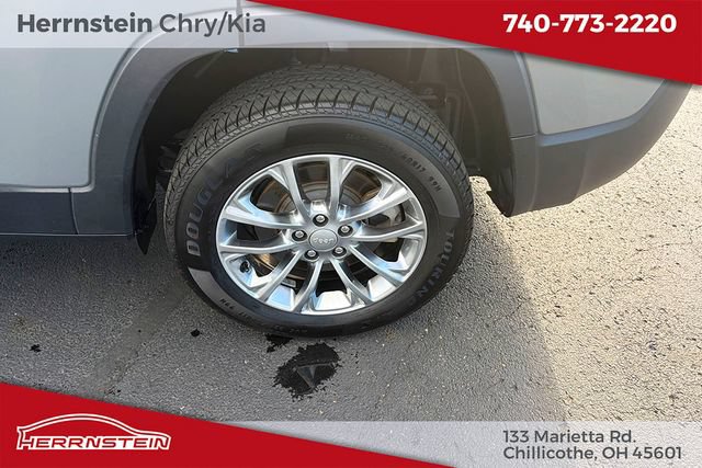Used 2021 Jeep Cherokee Latitude Lux w/ Mopar Interior Package AWD/4WD image 24