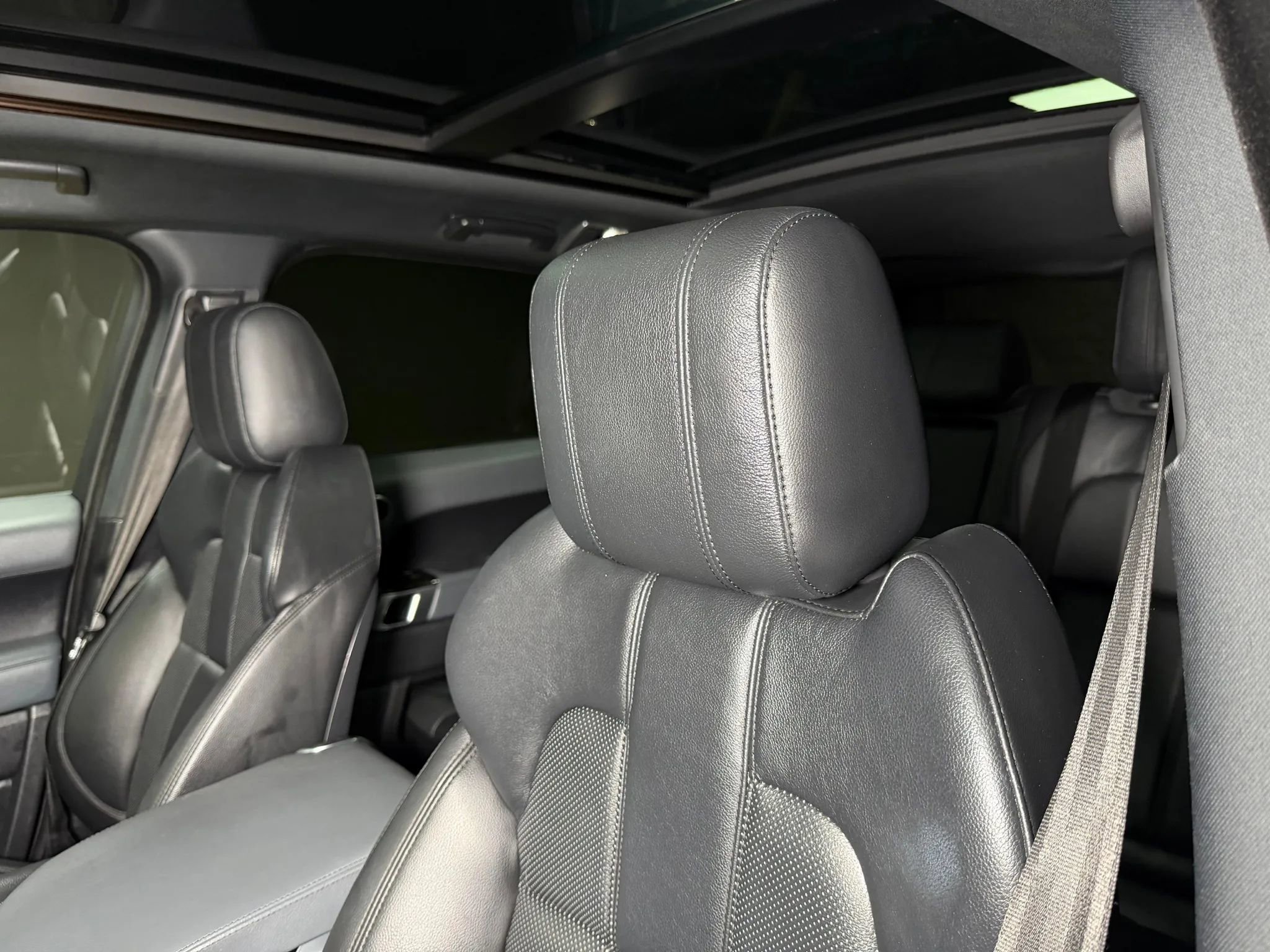 Used 2014 Land Rover Range Rover Sport SE AWD/4WD image 35