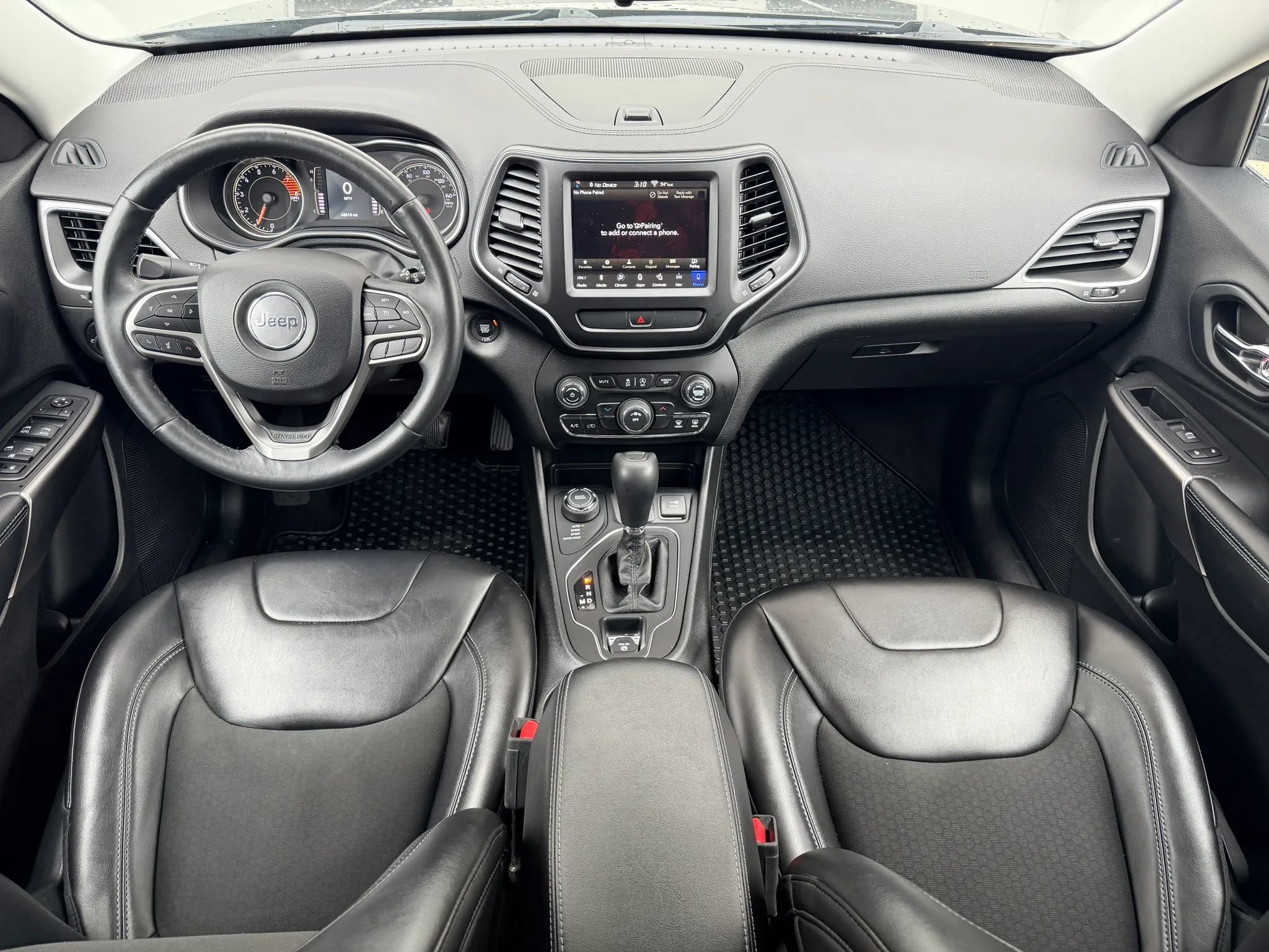 Used 2019 Jeep Cherokee Latitude Plus w/ Cold Weather Group AWD/4WD image 17