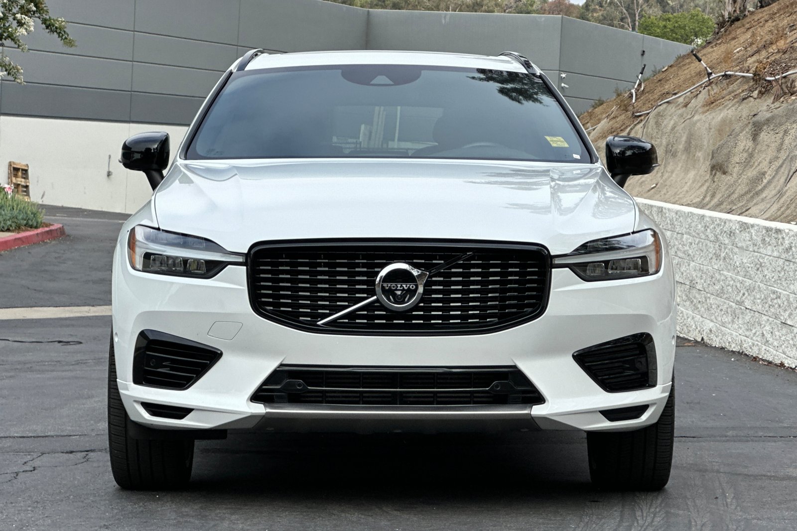 Used 2021 Volvo XC60 T8 R-Design w/ Advanced Package AWD/4WD image 9