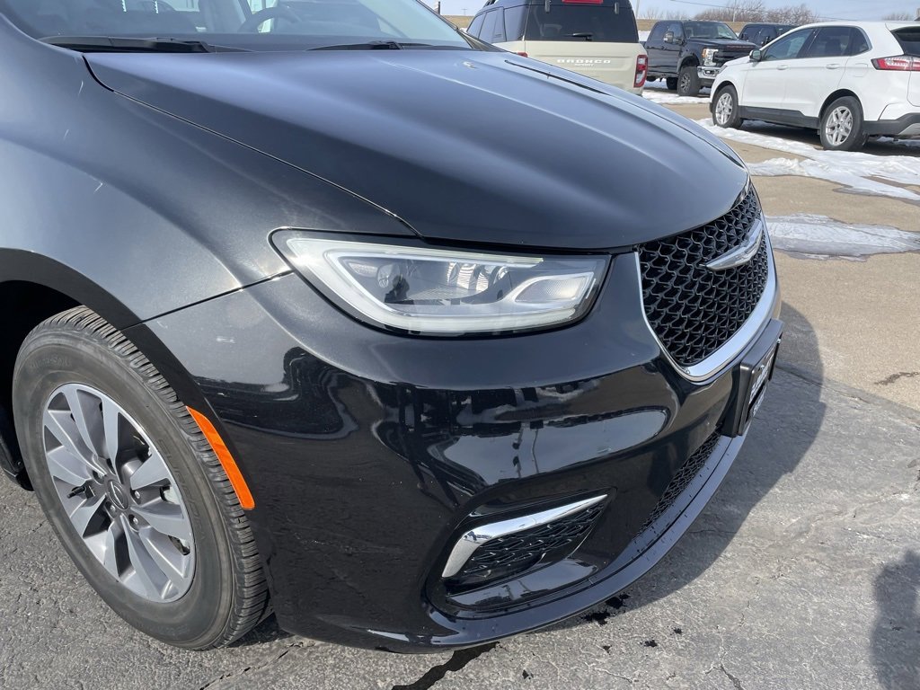 Used 2024 Chrysler Pacifica Select image 28