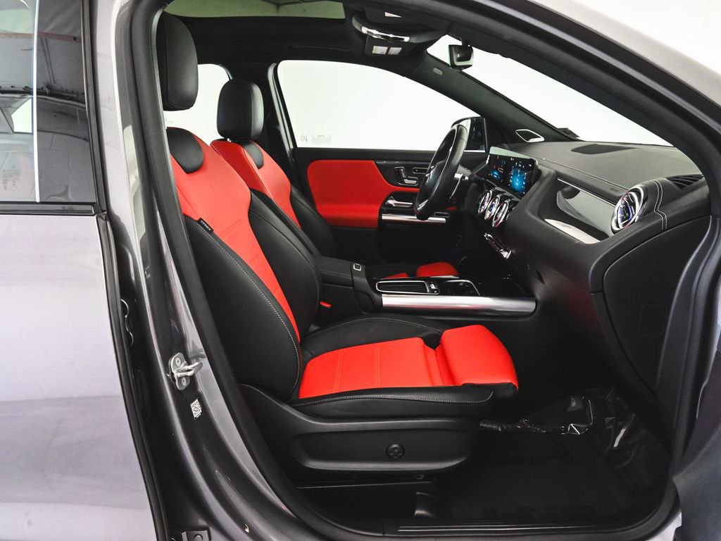 Used 2024 Mercedes-Benz GLA 35 AMG 4MATIC image 40