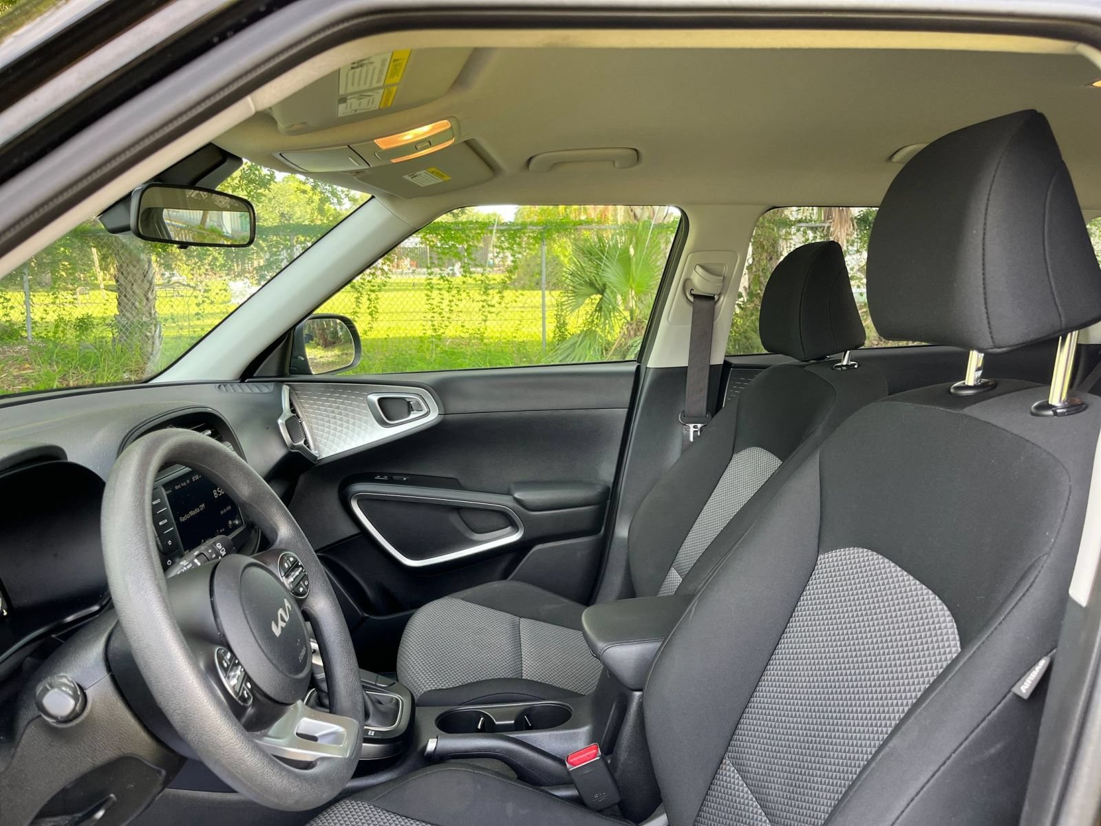 Used 2025 Kia Soul LX w/ LX Technology Package FWD image 25