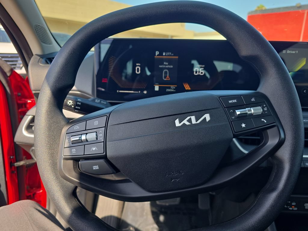 Used 2025 Kia K4 FWD image 13