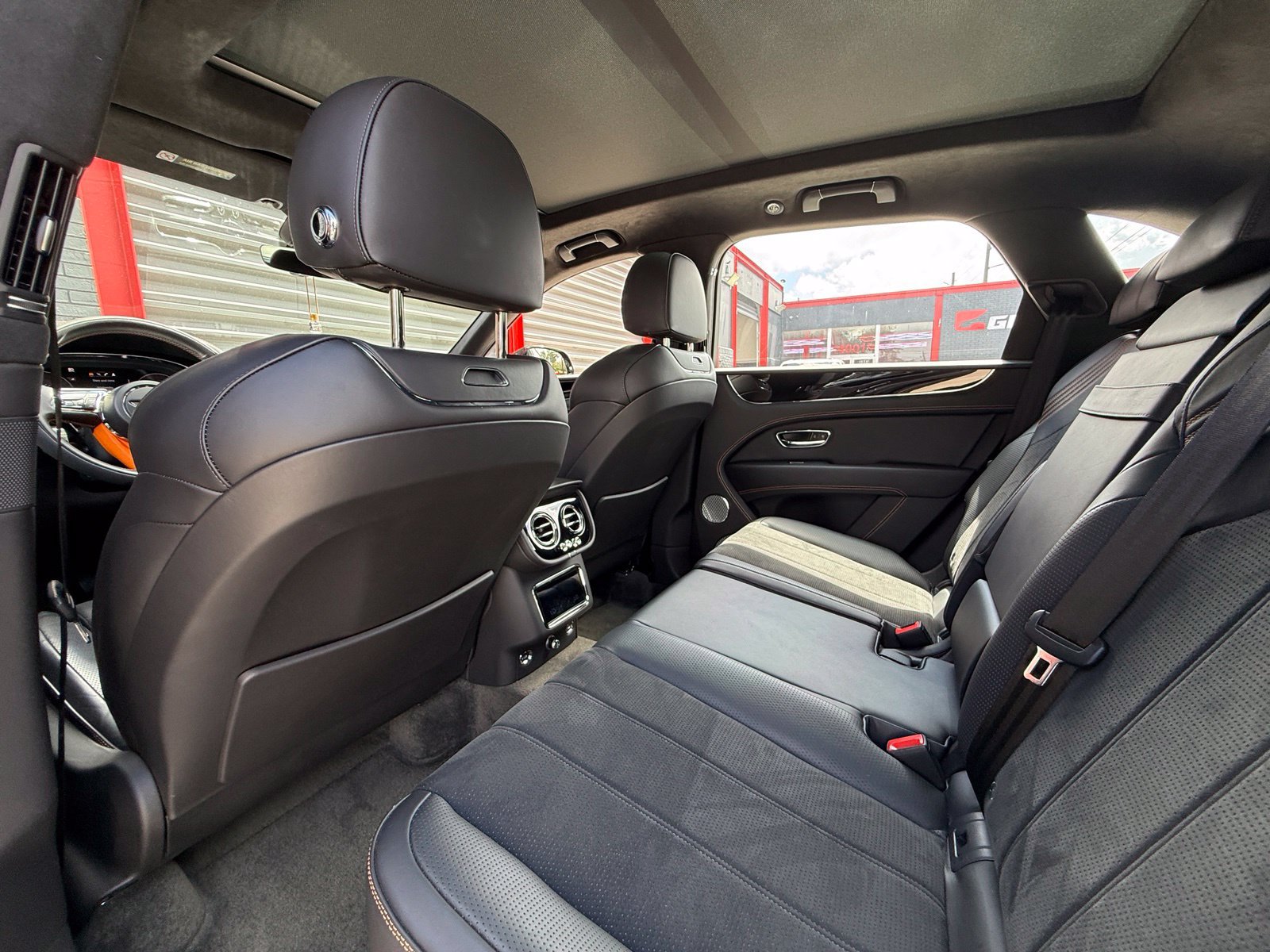 Used 2023 Bentley Bentayga AWD/4WD image 20