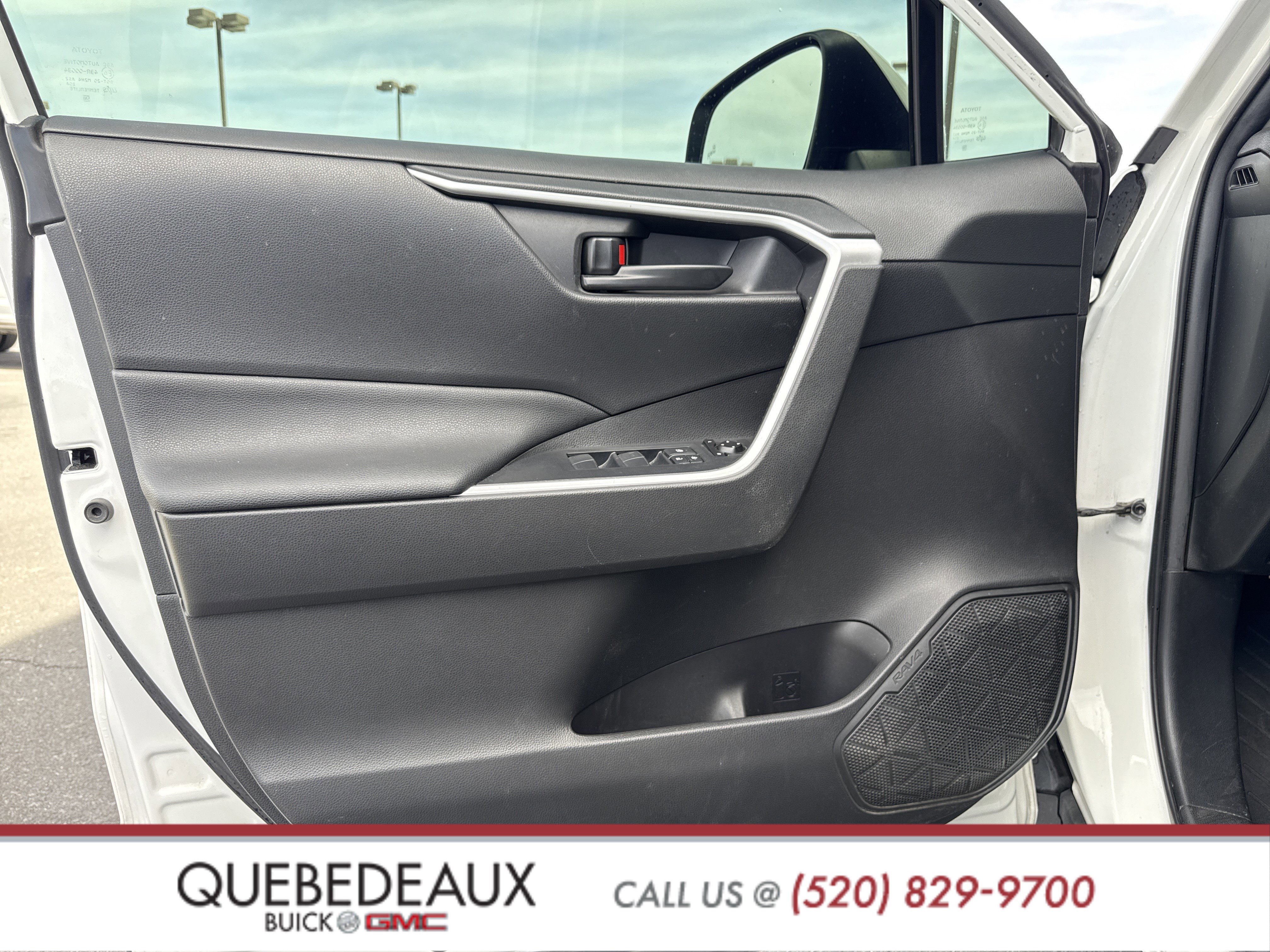 Used 2020 Toyota RAV4 LE image 10