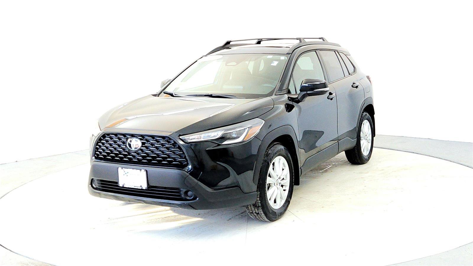 Used 2023 Toyota Corolla Cross LE w/ Moonroof Package image 2