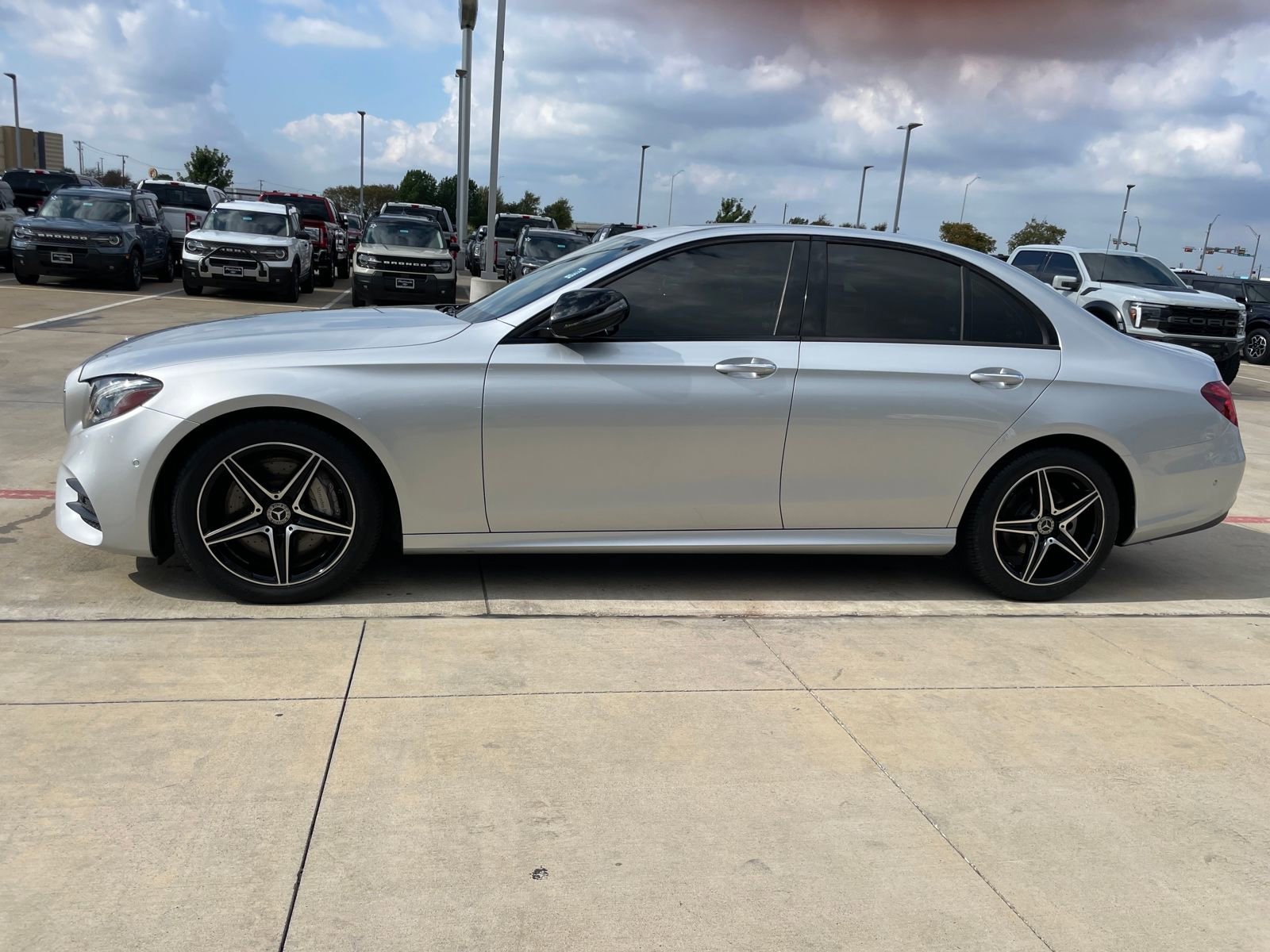 Used 2018 Mercedes-Benz E 300 image 2