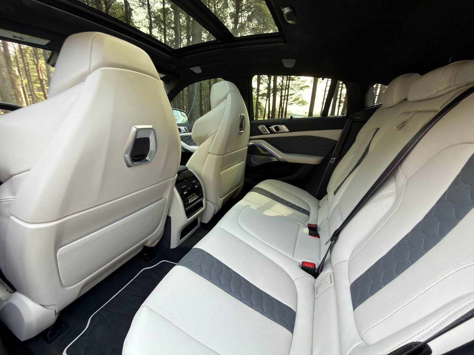 Used 2025 BMW X6 M Competition w/ Executive Package image 15