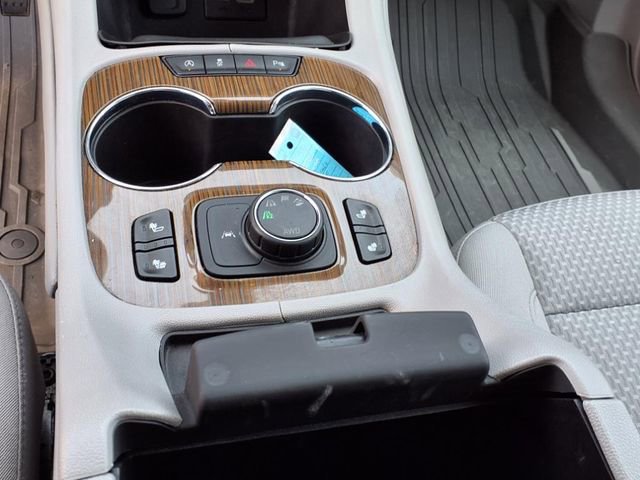 Used 2022 GMC Acadia SLE w/ Driver Convenience Package image 9