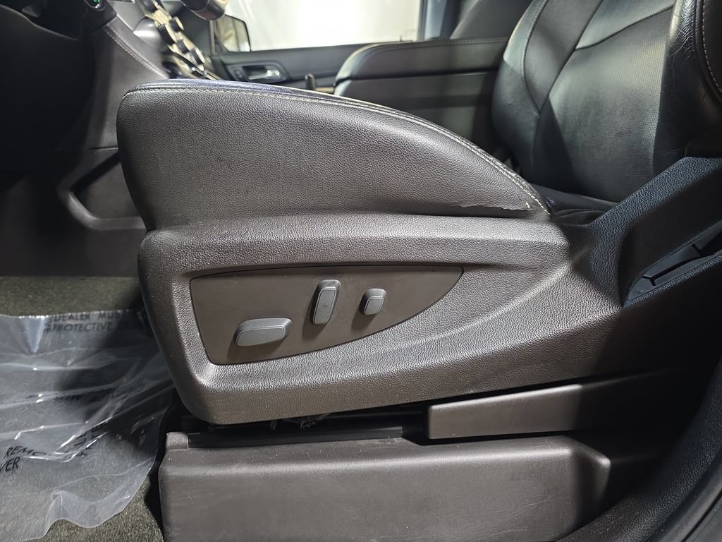 Used 2018 Chevrolet Suburban Premier AWD/4WD image 31