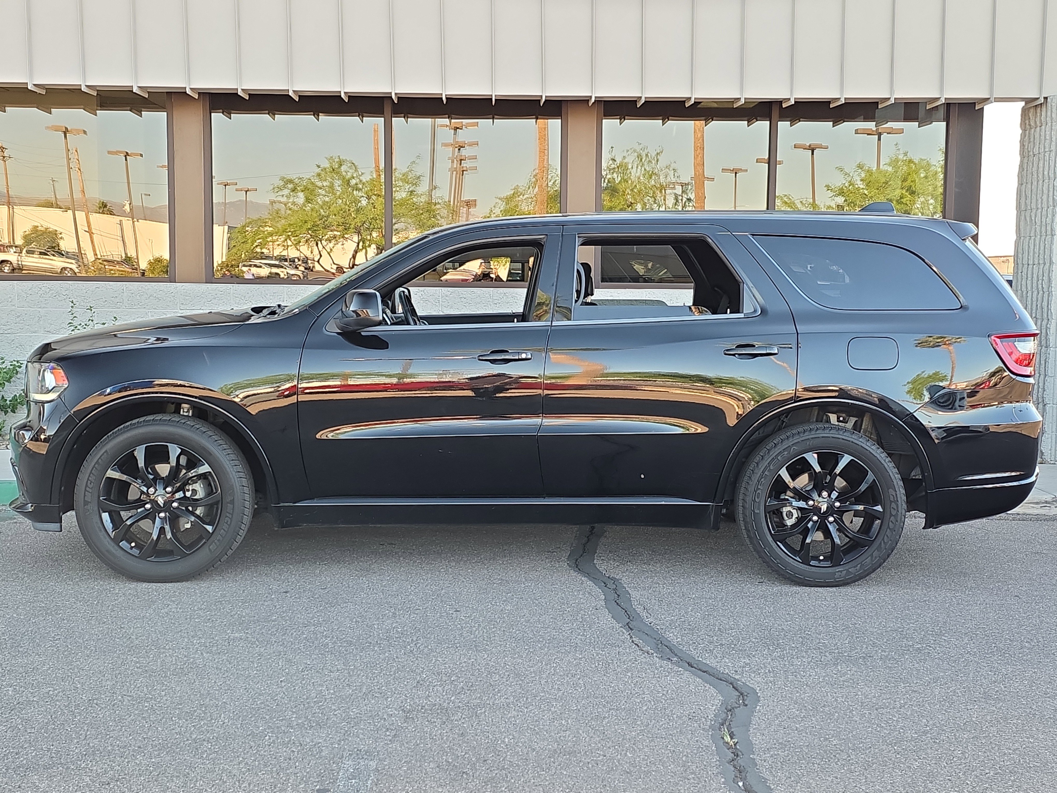 Used 2019 Dodge Durango SXT image 4