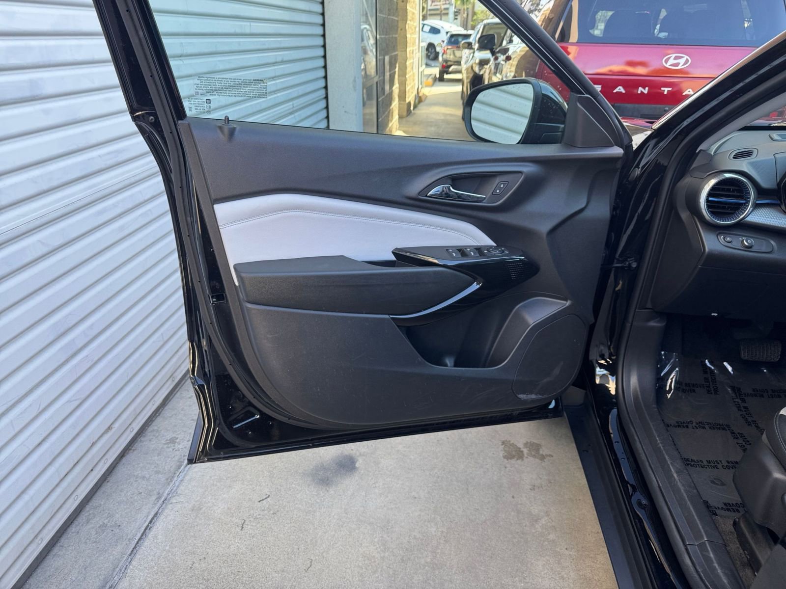 Used 2025 Chevrolet Trax LT image 18