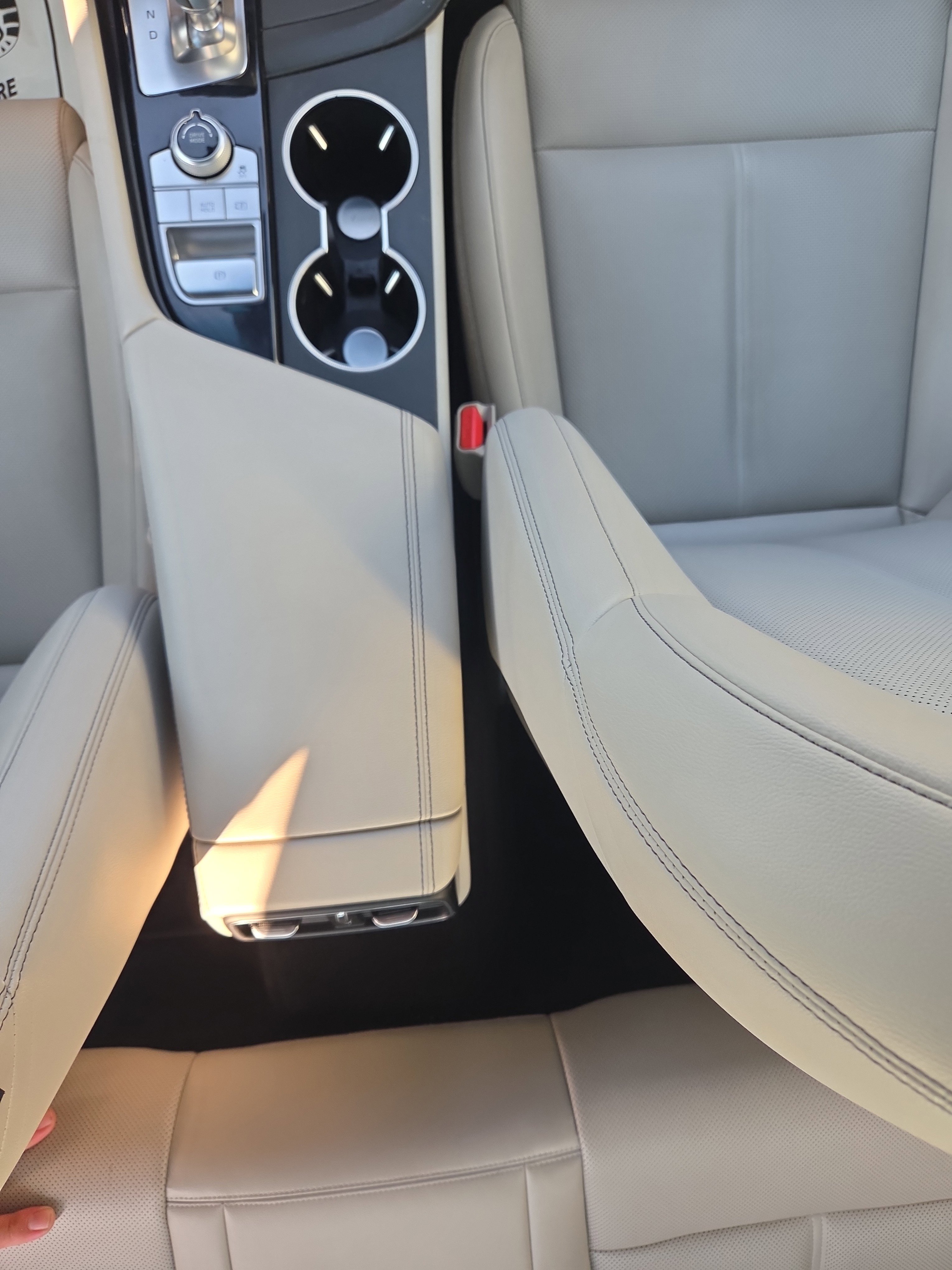 Used 2023 Genesis G70 2.0T image 14