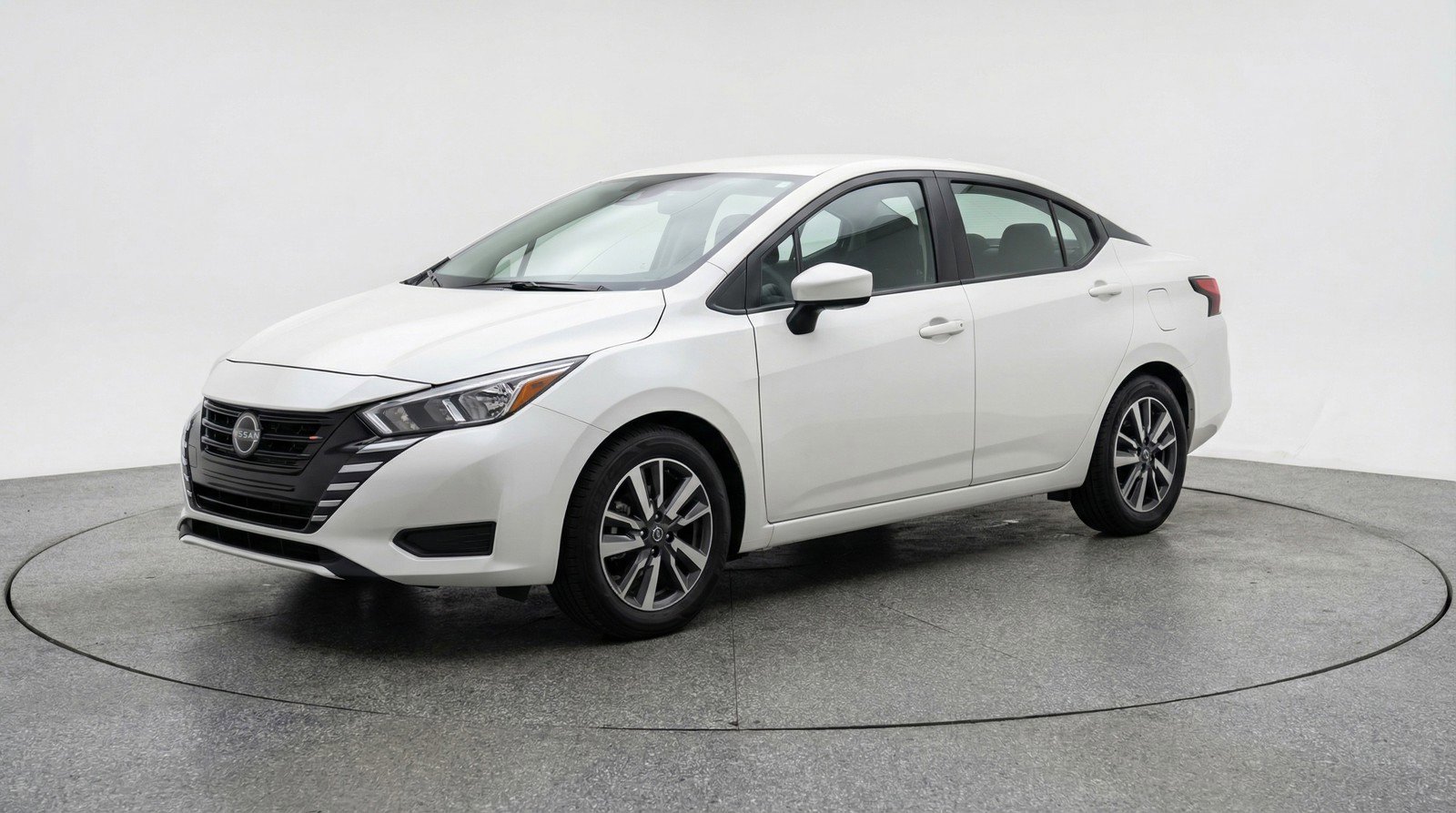 Used 2025 Nissan Versa SV image 3