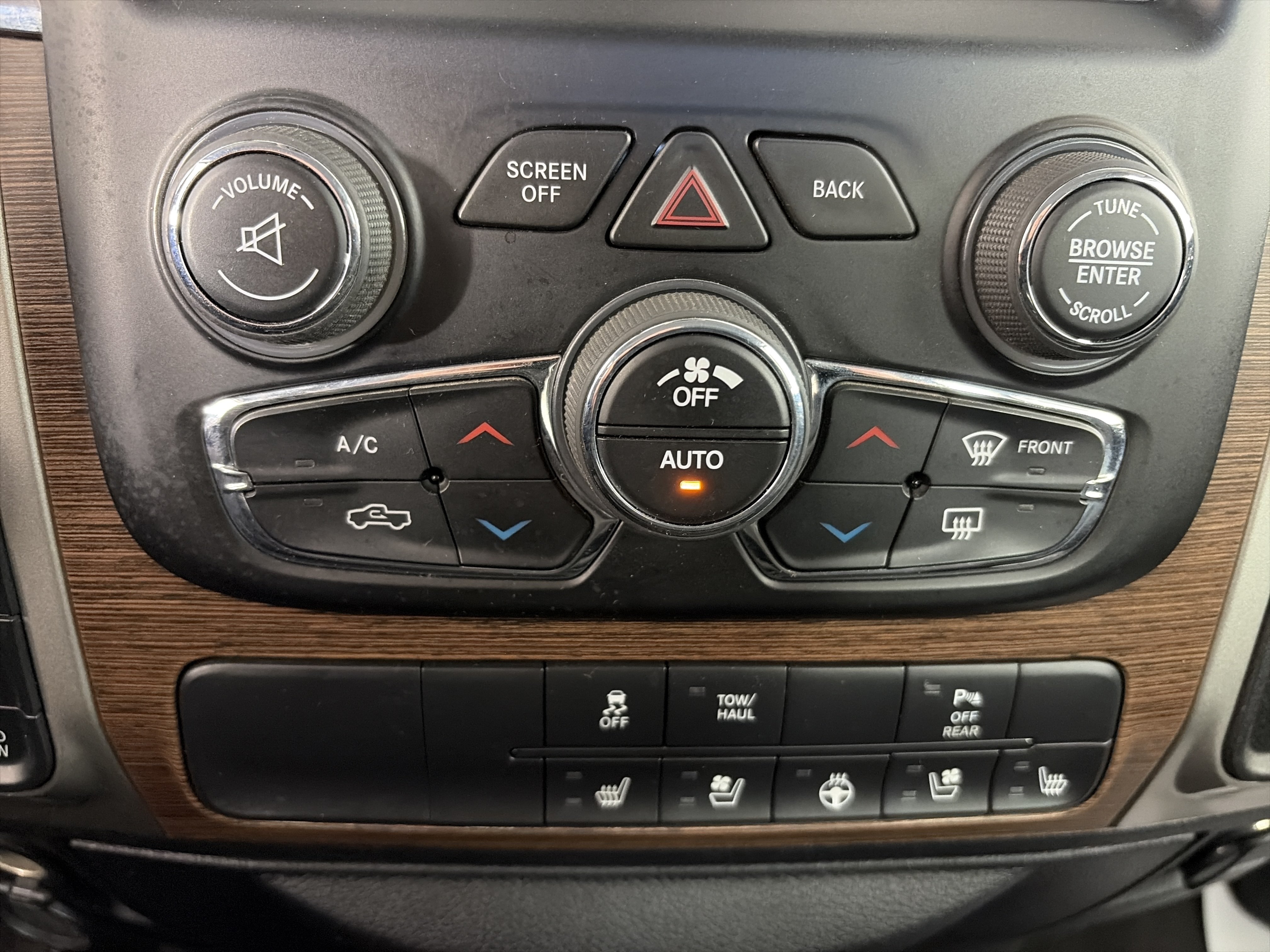 Used 2017 RAM 1500 Laramie AWD/4WD image 28