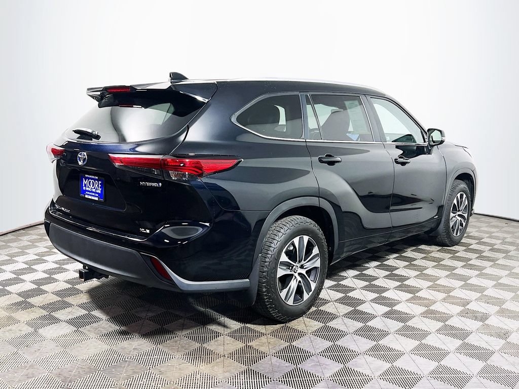 Used 2023 Toyota Highlander XLE AWD/4WD image 7