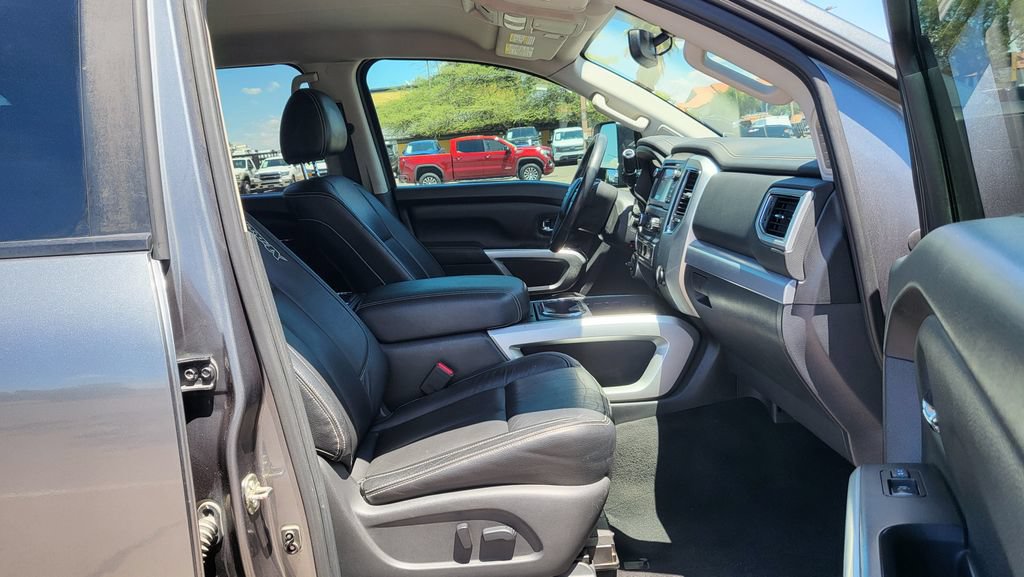 Used 2016 Nissan Titan SV AWD/4WD image 18