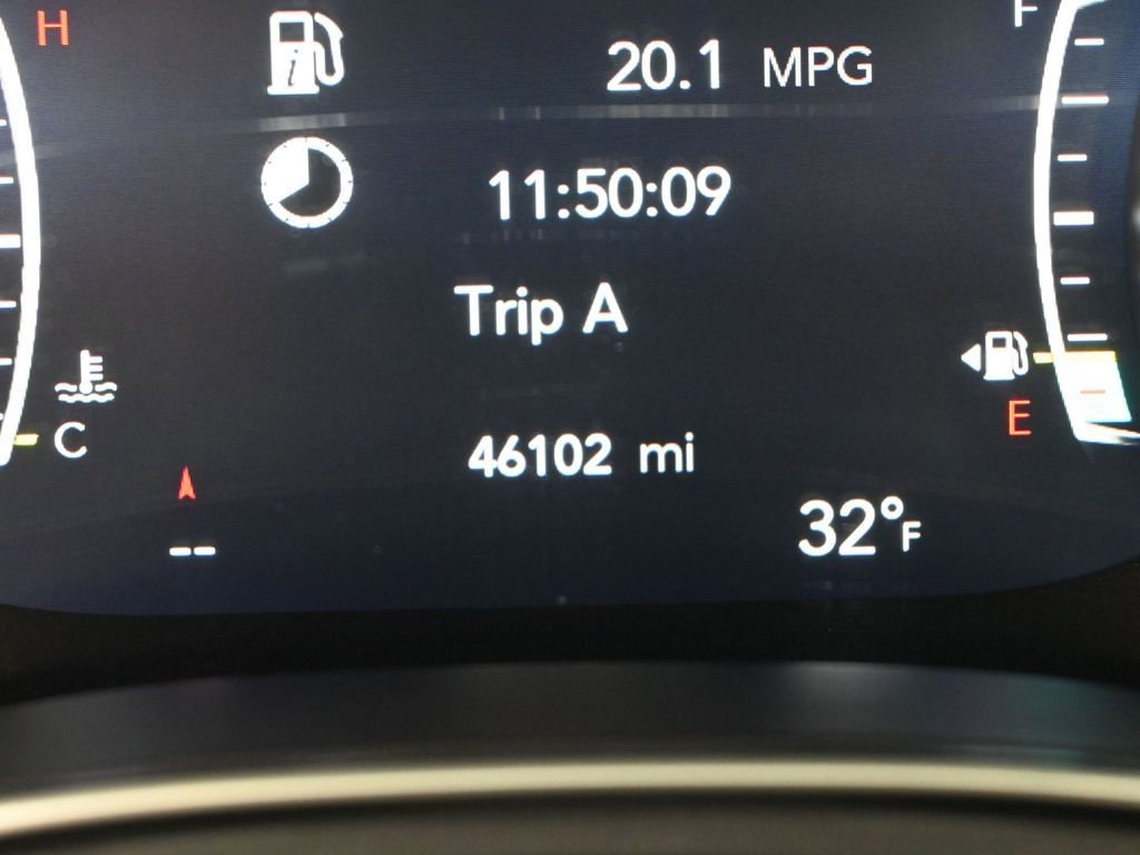 Used 2025 Chrysler Pacifica Limited image 35