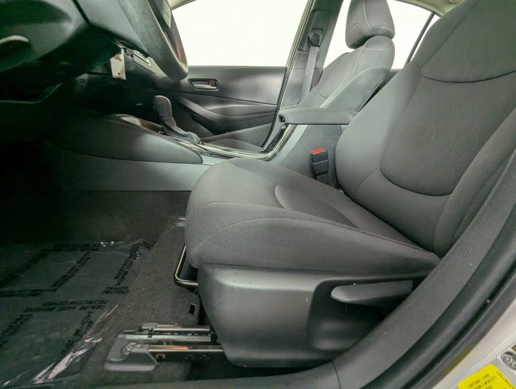 Used 2020 Toyota Corolla LE image 22