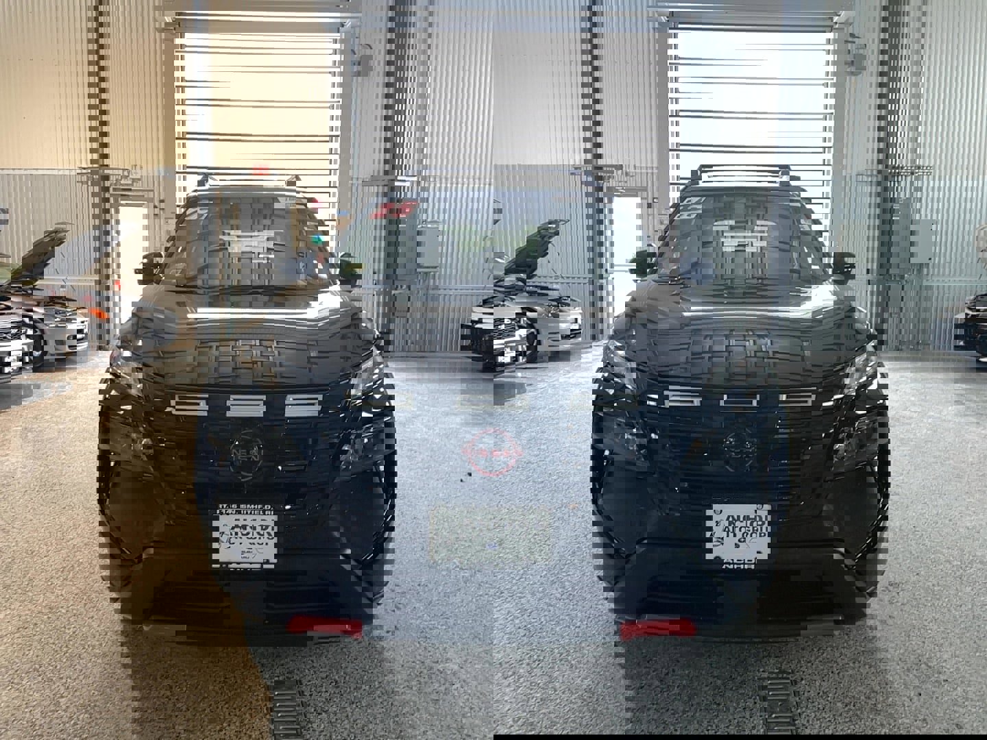 Used 2025 Nissan Rogue SV image 2