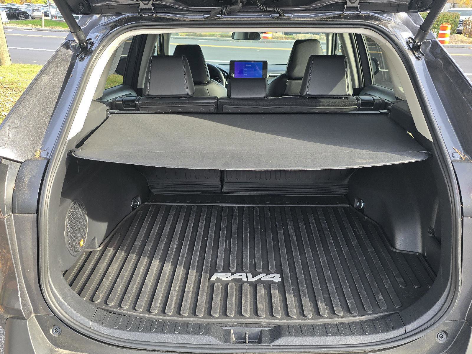 Used 2025 Toyota RAV4 XLE Premium image 5