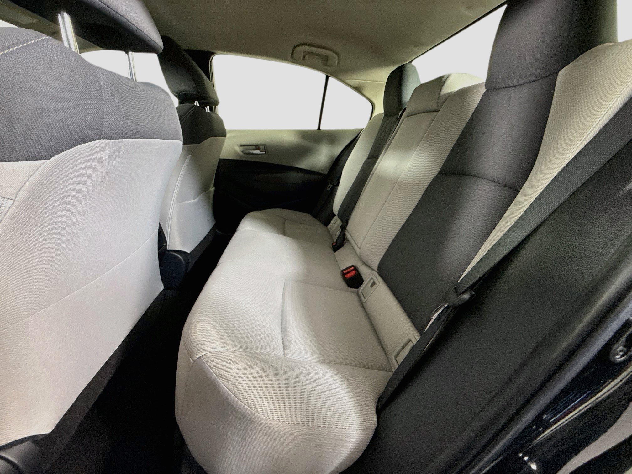 Used 2020 Toyota Corolla LE FWD image 25