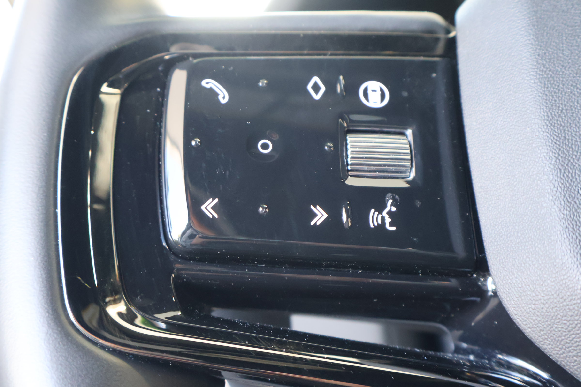 Used 2025 Land Rover Range Rover Evoque S AWD/4WD image 25