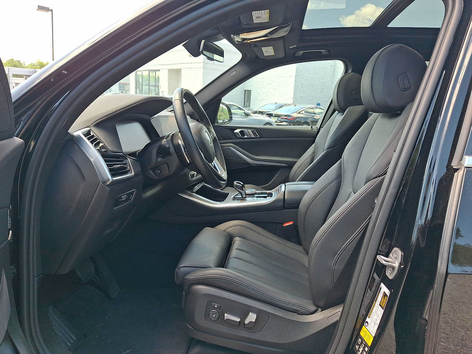 Used 2022 BMW X5 xDrive40i AWD/4WD image 13