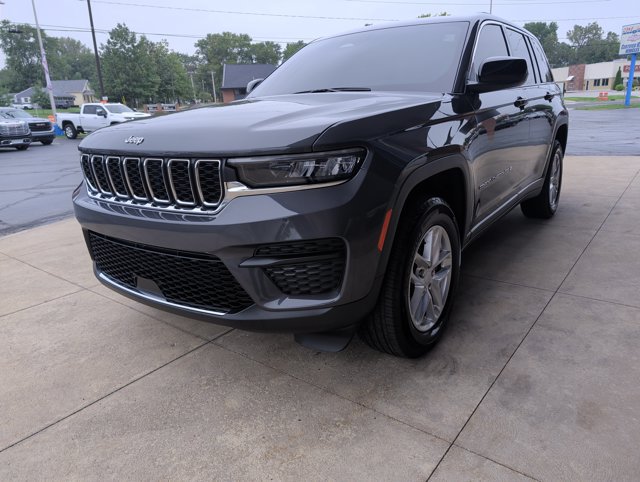 Used 2024 Jeep Grand Cherokee Laredo X w/ Luxury Tech Group I AWD/4WD image 4