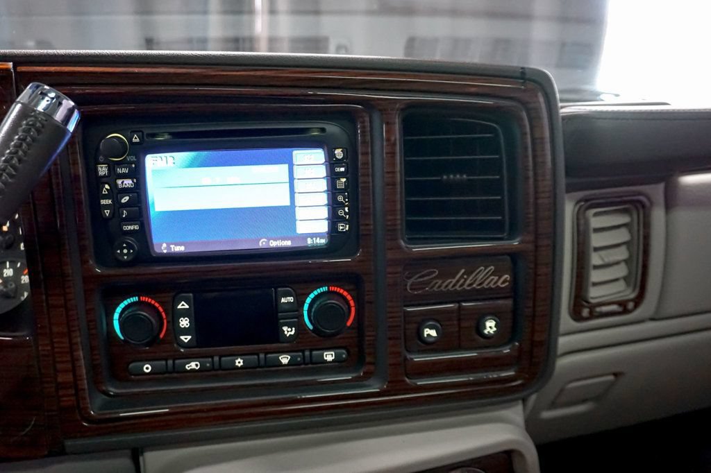 Used 2004 Cadillac Escalade EXT AWD/4WD image 16