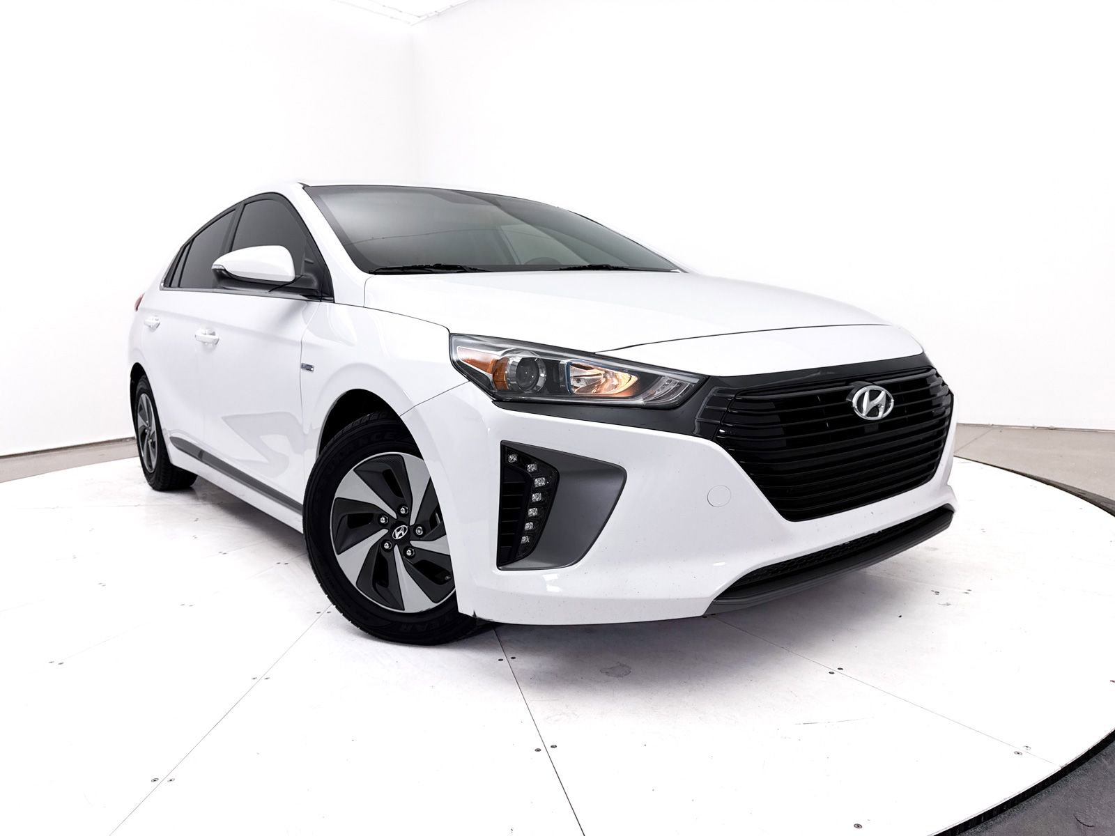 Used 2017 Hyundai Ioniq SEL FWD image 5