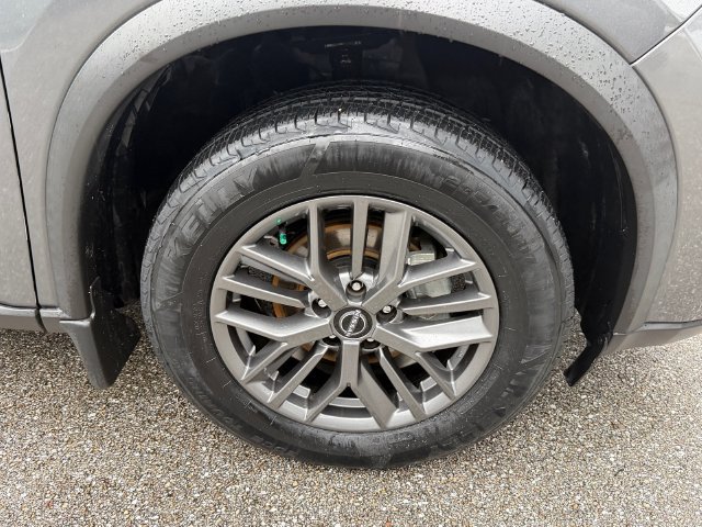 Used 2025 Nissan Rogue S FWD image 17