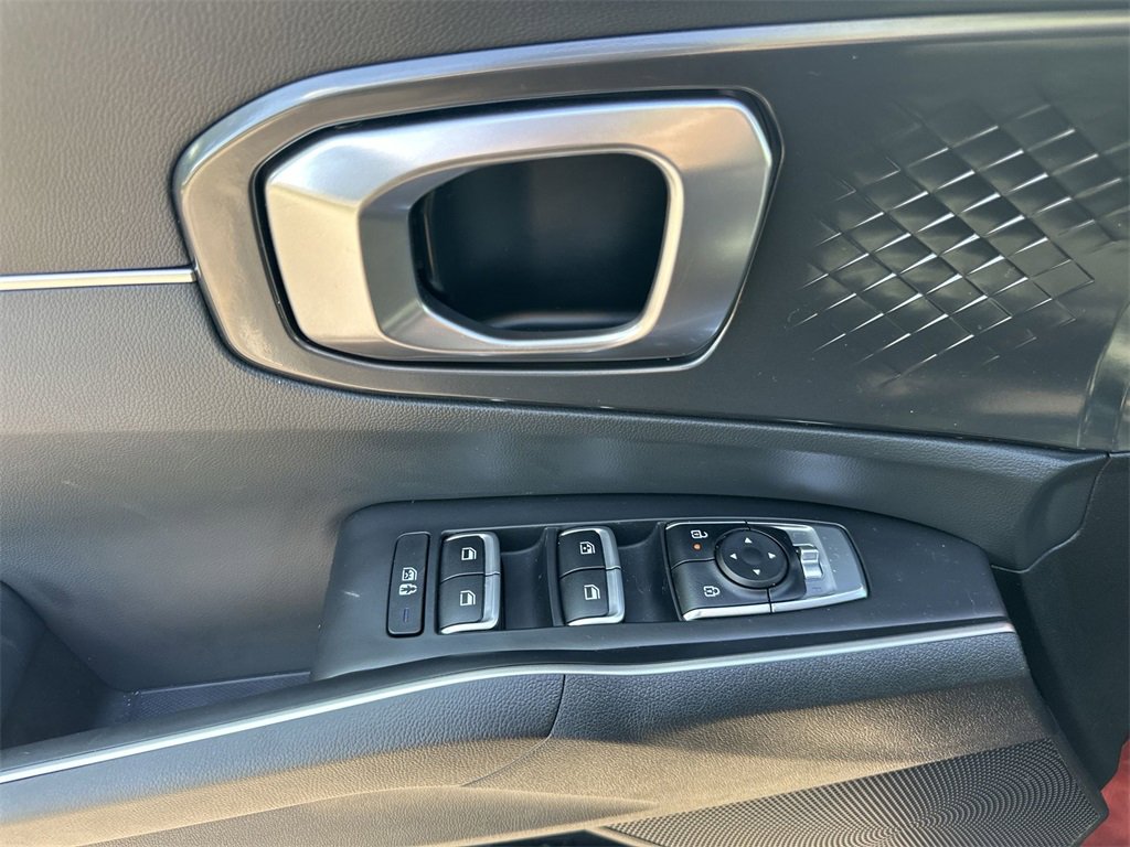 Used 2025 Kia Sorento LX image 13