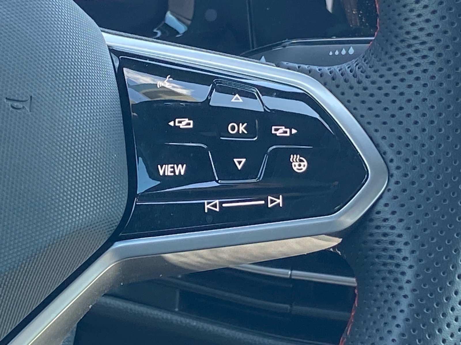 Certified 2024 Volkswagen GTI SE FWD image 8