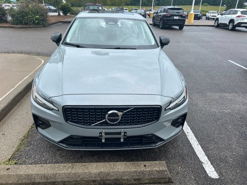 Used 2024 Volvo S60 B5 Core AWD/4WD image 2
