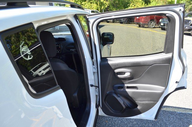 Used 2023 Jeep Renegade Latitude image 35