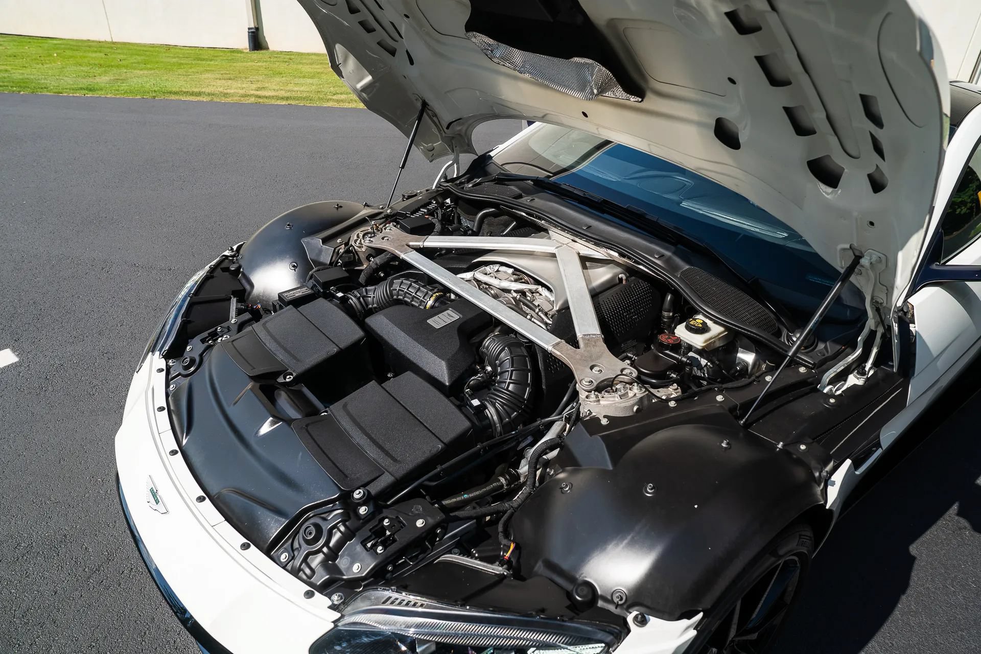 Used 2019 Aston Martin V8 Vantage Coupe RWD image 21