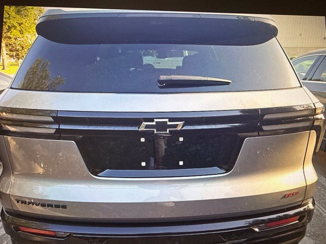 Used 2024 Chevrolet Traverse RS FWD image 18