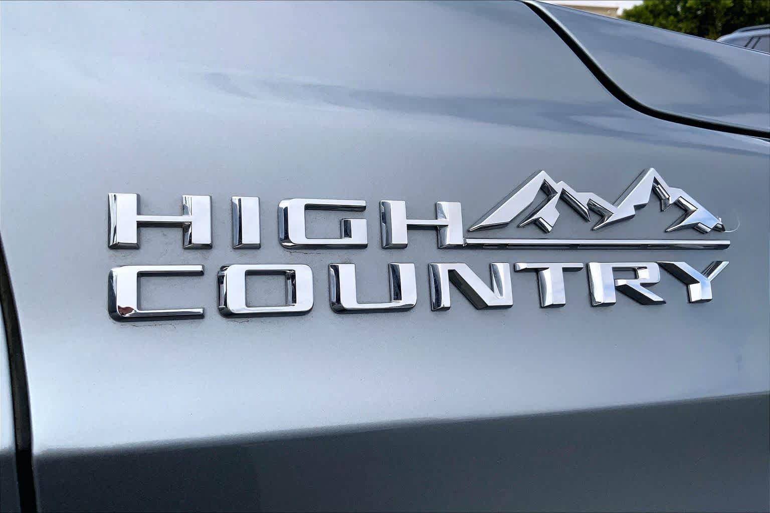 Used 2025 Chevrolet Tahoe High Country AWD/4WD image 19