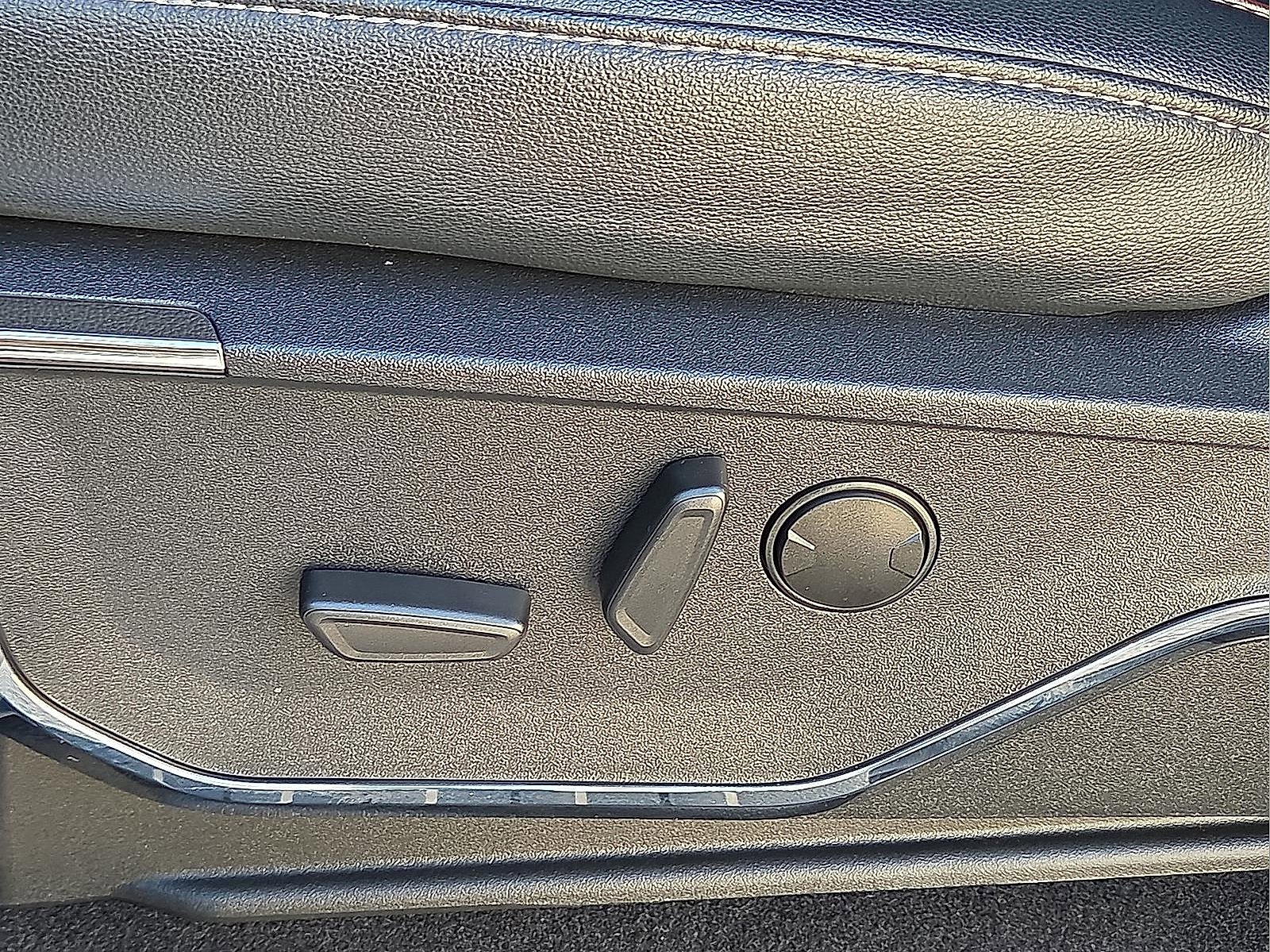 Used 2023 Ford F150 Lariat w/ Trailer Tow Package image 14