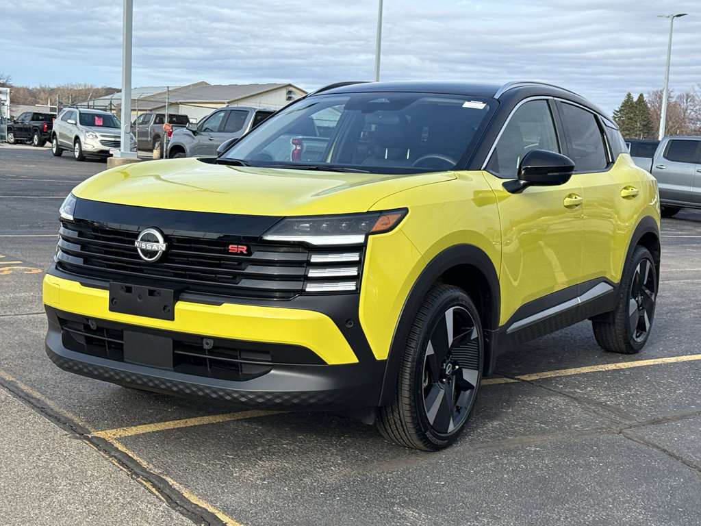 Used 2025 Nissan Kicks SR image 2