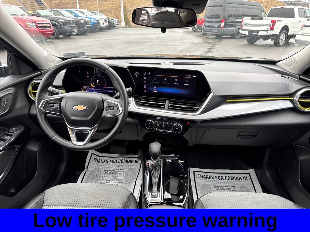 Used 2024 Chevrolet Trax LT w/ Sunroof Package FWD image 11