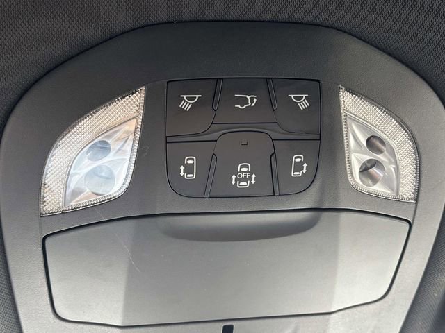 Used 2025 Chrysler Pacifica Select image 18