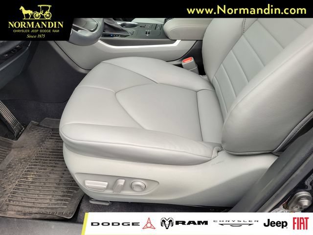Used 2022 Toyota Highlander XLE FWD image 15