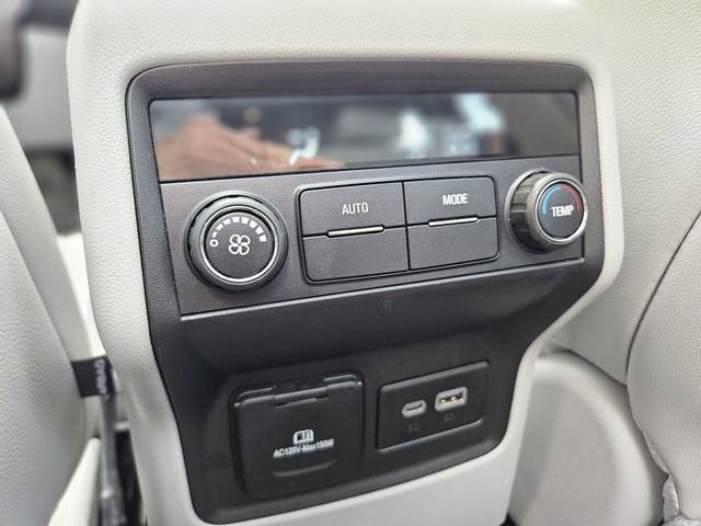 Used 2023 GMC Acadia SLT image 29