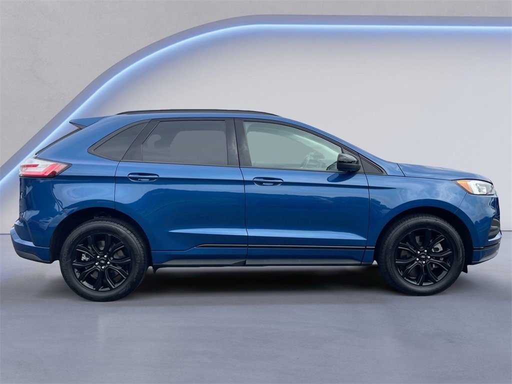 Used 2024 Ford Edge SE w/ Black Appearance Package image 2