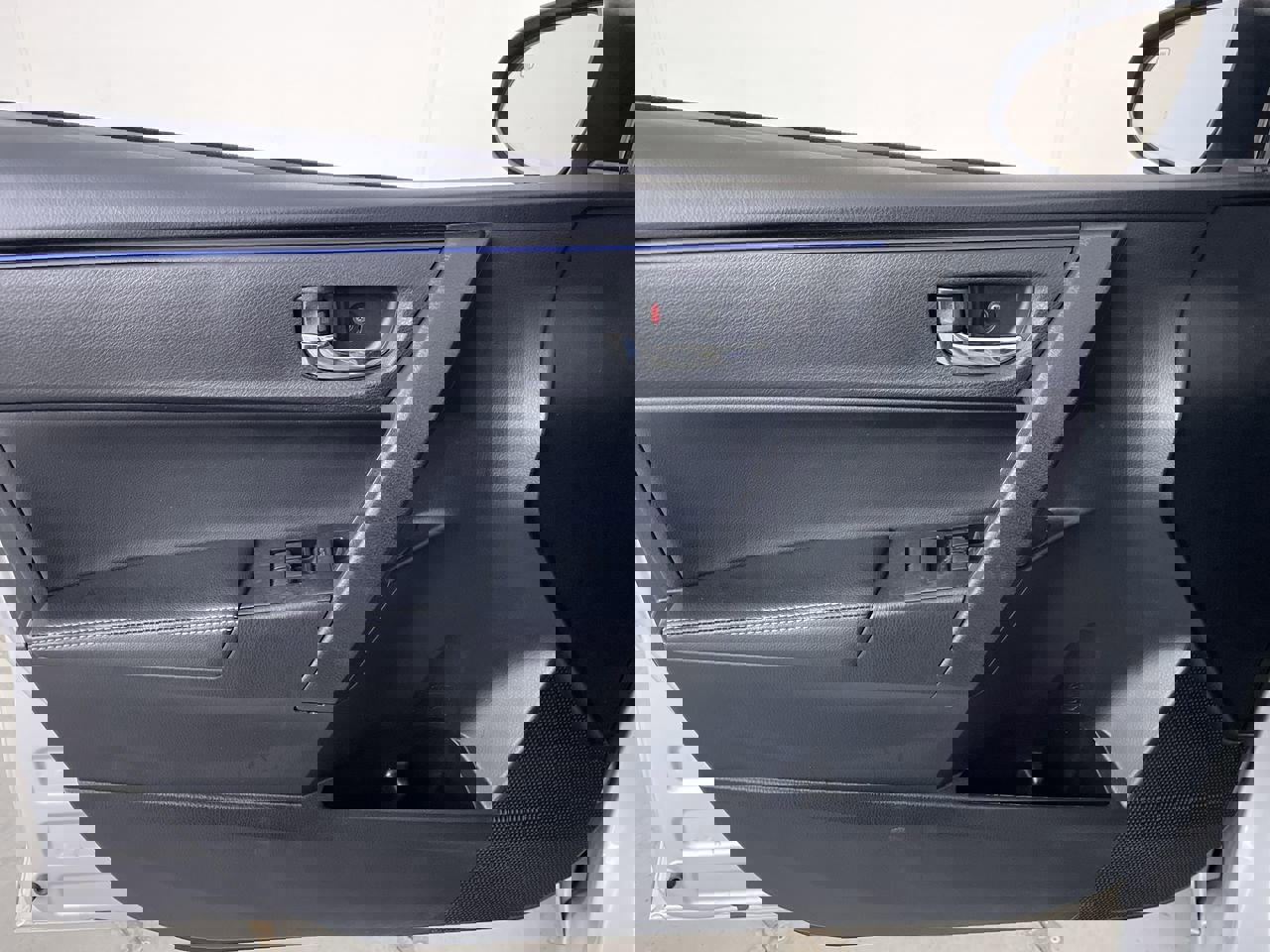 Used 2017 Toyota Corolla XSE image 10