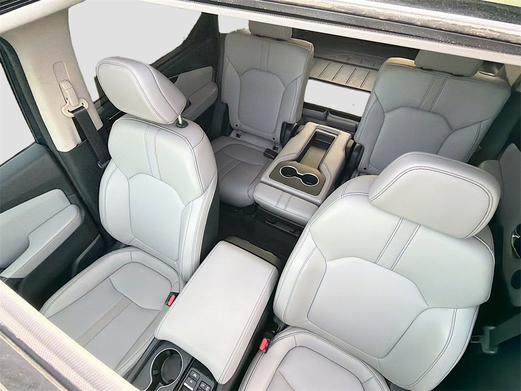 Used 2024 Honda Pilot Touring image 23