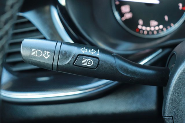 Used 2023 Buick Envision Essence image 24